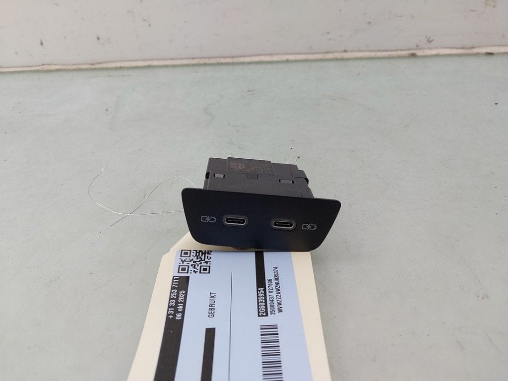 PORT AUX/USB Volkswagen Polo VI (AW1) (|2G6035954|), Volkswagen, Volkswagen AG, Utilisé, Kundenbetreuung@volkswagen.de