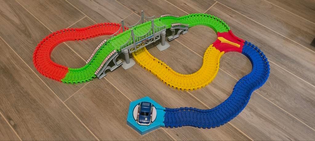 Autoracebaan met zelfrijdende auto en brug, Kinderen en Baby's, Ophalen, Zo goed als nieuw