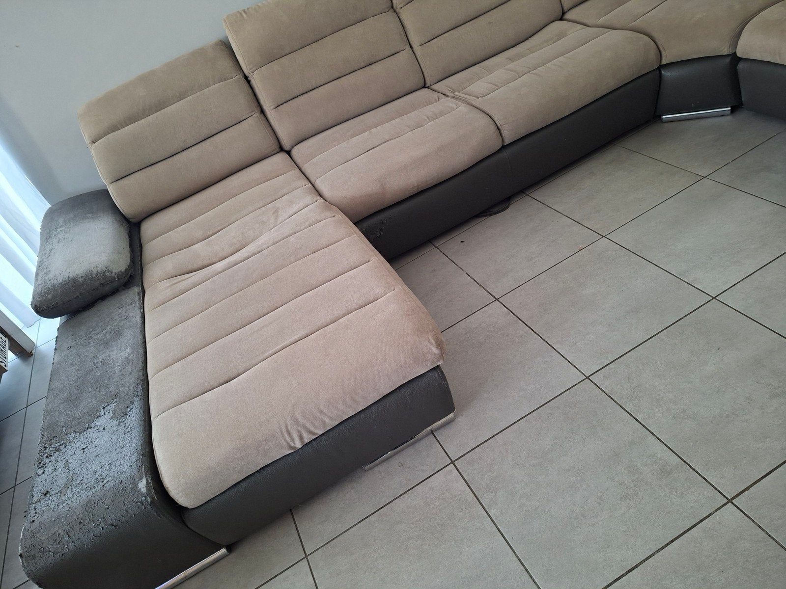 taupe kleurige hoekzetel ., Huis en Inrichting, Zetels | Complete zithoeken, Gebruikt, Ophalen
