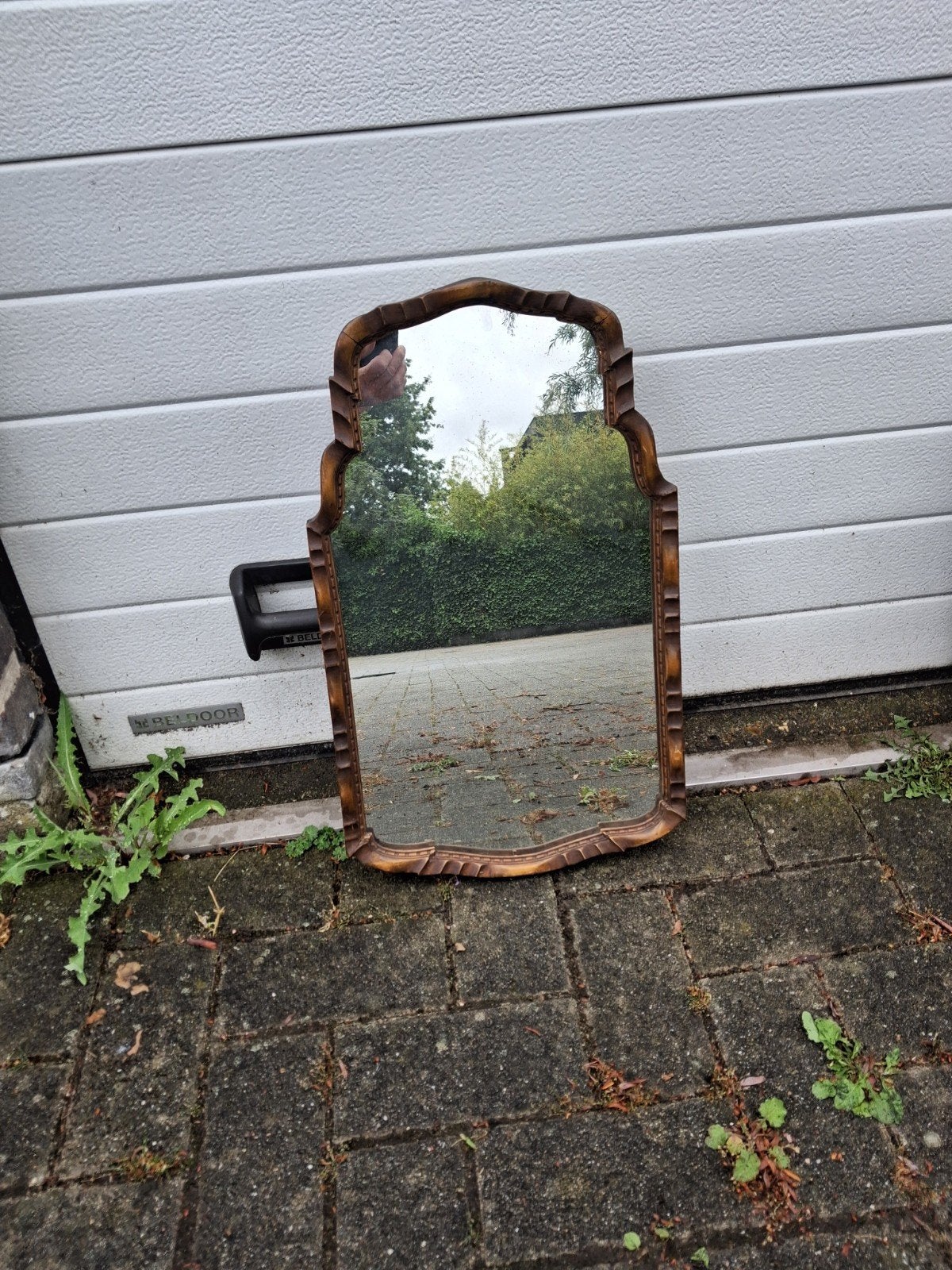 Spiegel met houten kader, Enlèvement