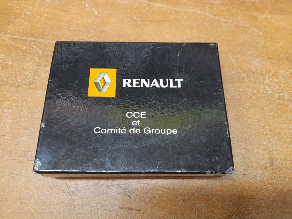 ancien coffret de 8 pin's renault de 1900 à 1992, Envoi, Utilisé, Autres types