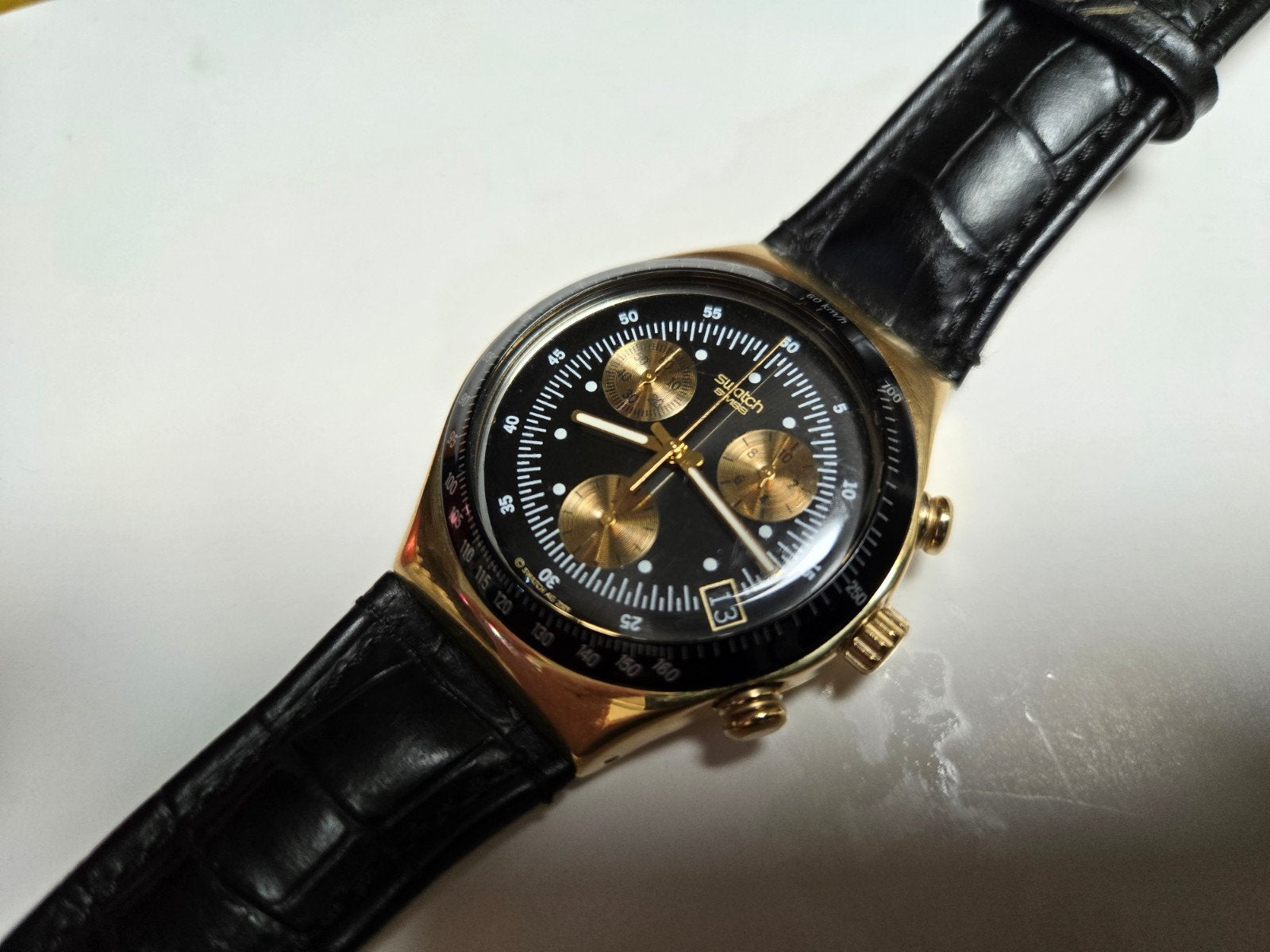 Horloge goldfinger James bond 007, Bijoux, Sacs & Beauté, Enlèvement ou Envoi, Swatch
