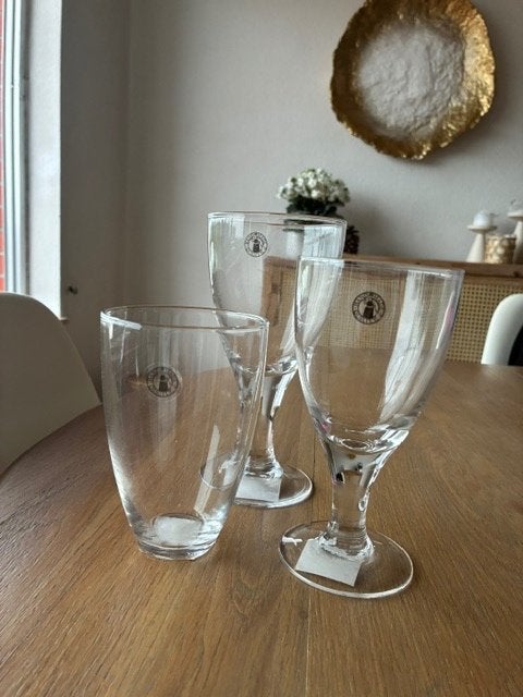 Lot de 39 verres à vin rouge, vin blanc et eau, Neuf, Verre ou Verres, Verre, Enlèvement