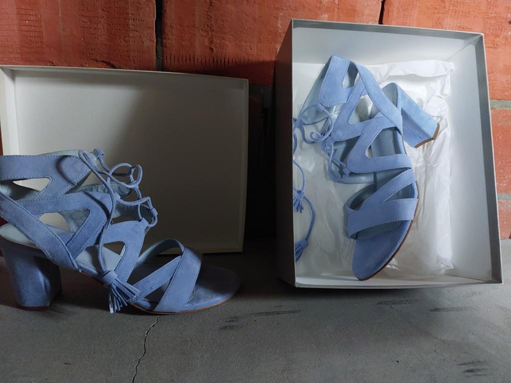 Sandalen, Ophalen