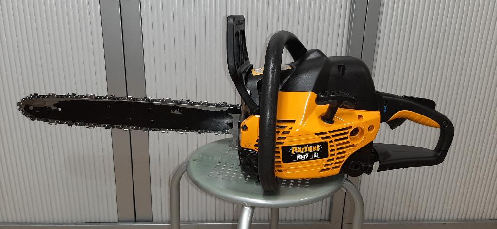 Tronçonneuse PARTNER P842 ( Husqvarna ) 45cm, 600 à 1200 watts, Tronçonneuse, 70 mm ou plus, Enlèvement
