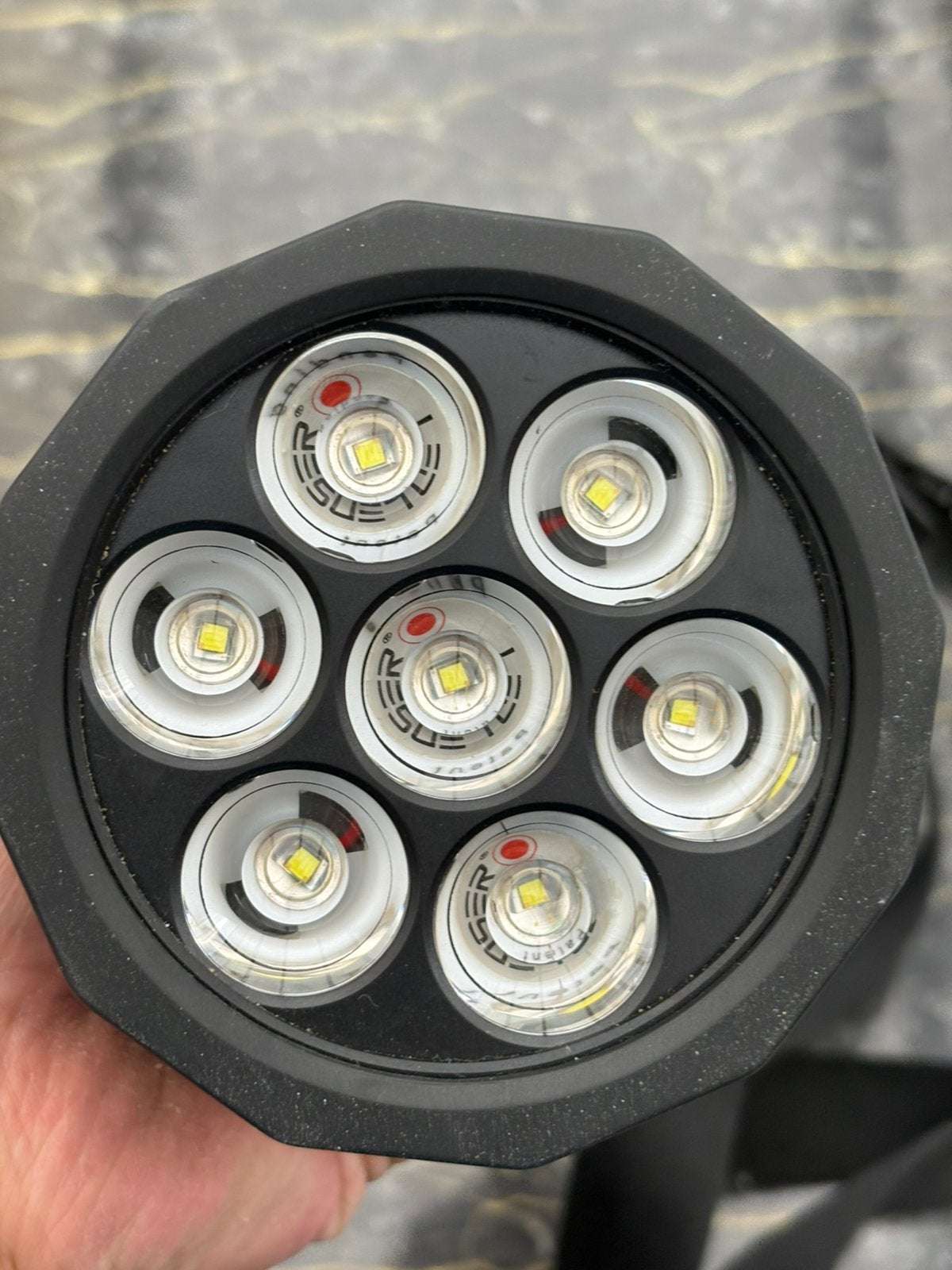 Ledlenser X21R oplaadbare professionele zaklamp (DEFECT!!!), Caravanes & Camping, Lampes de poche, Utilisé, Batterie, Enlèvement