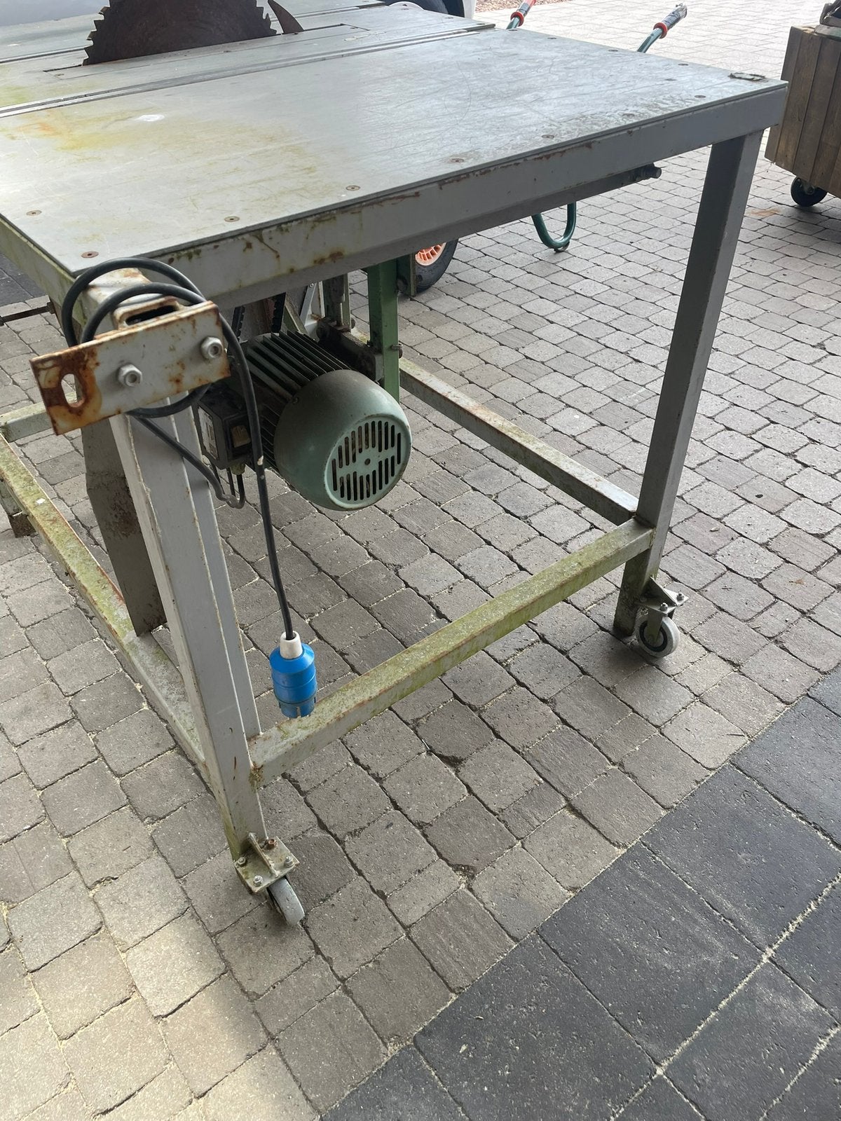 Zaagtafel, Enlèvement, Comme neuf