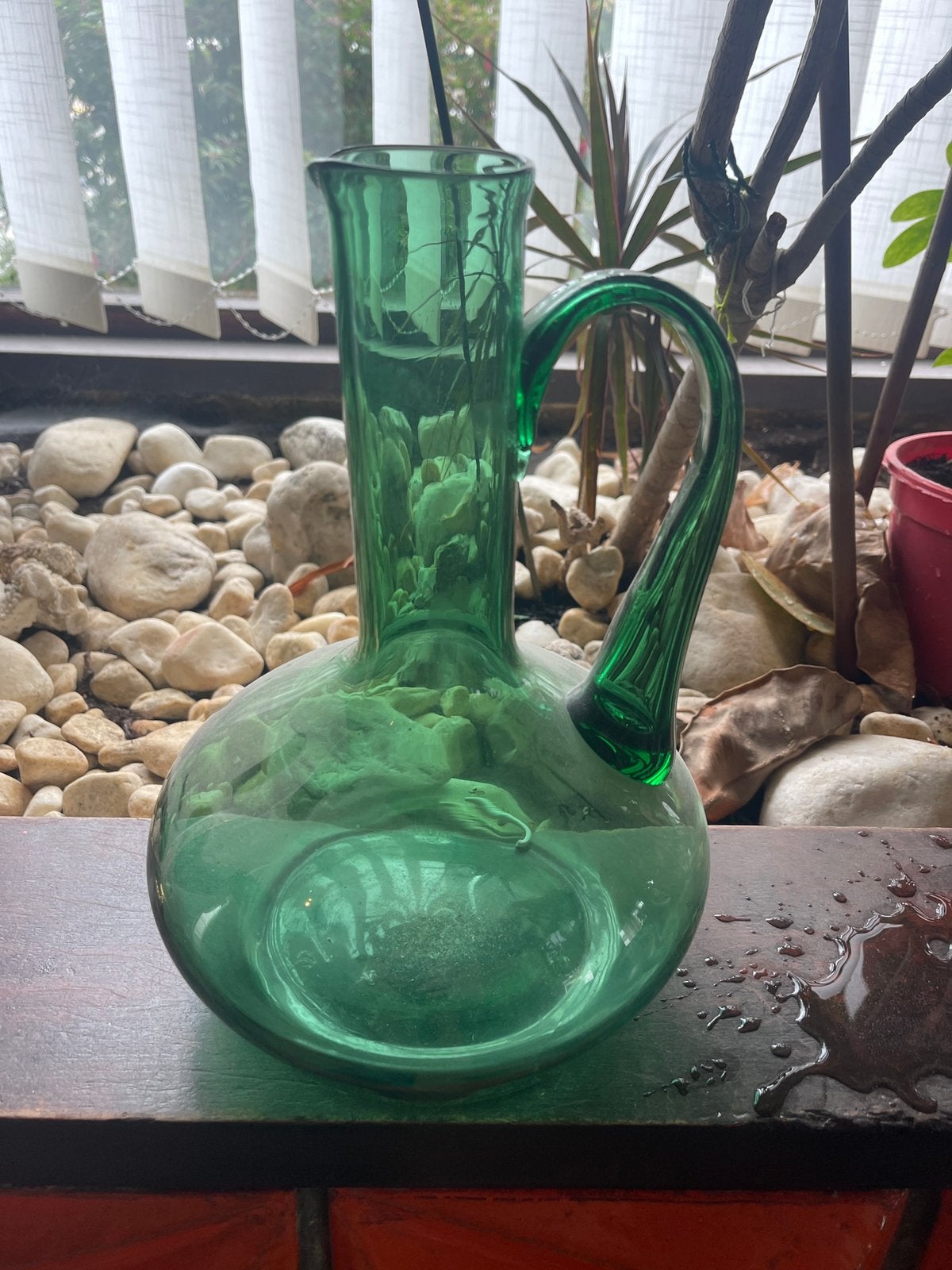 Vintage groene glazen kan / karaf met sierlijk handvat, Ophalen, Zo goed als nieuw