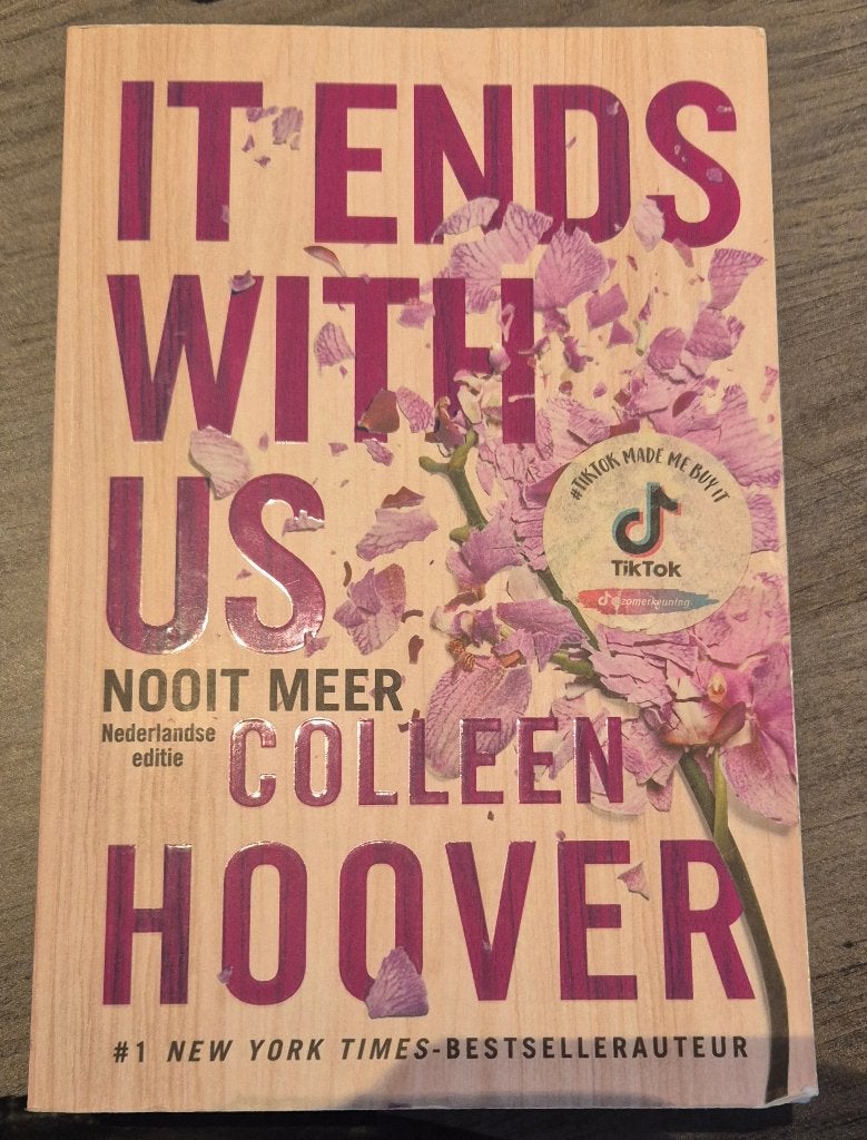 Colleen Hoover - Nooit meer (It ends with us) .., Ophalen of Verzenden, Gelezen, Amerika