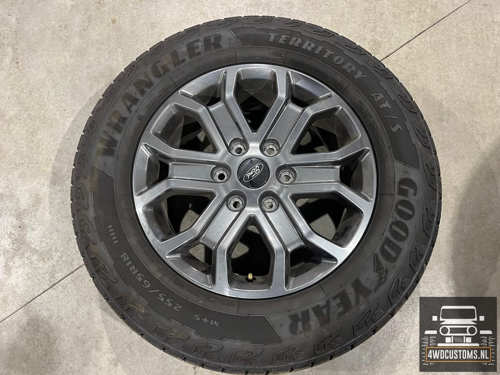 Banden  goodyear wrangler territory AT/S 255/65/R18  € 110 p, Auto-onderdelen, Gebruikt, -, -, Banden en Velgen