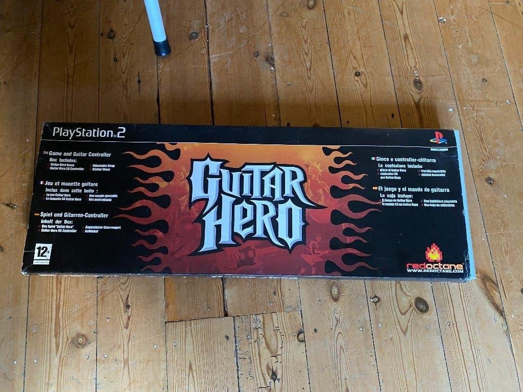 Retro Gaming - Guitar Hero-bundel - PS2, Ophalen of Verzenden, Gebruikt
