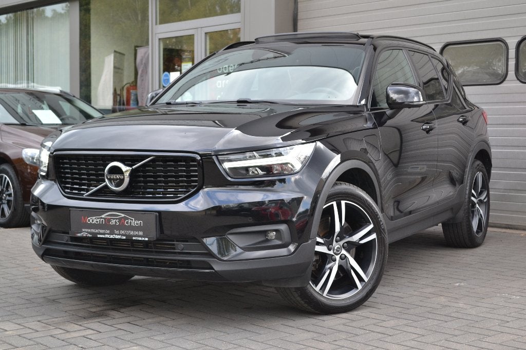 Volvo XC40 Plug-IN Hybride "R-Design" * Pano, Auto's, Volvo, Dealer onderhouden, 1800 kg, Zwart, 5 deurs