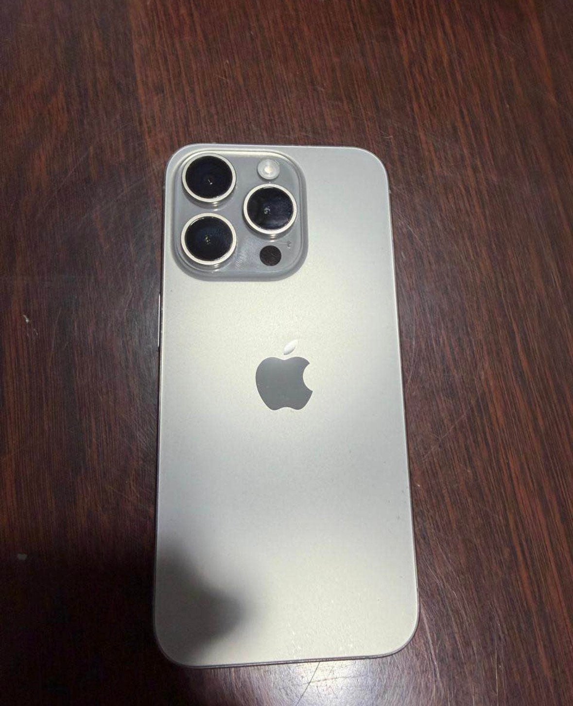 iPhone 15 Pro Titan– 256 Go – Excellent état, Télécoms, Téléphonie mobile | Apple iPhone, 256 GB, IPhone 15, Gris, Enlèvement