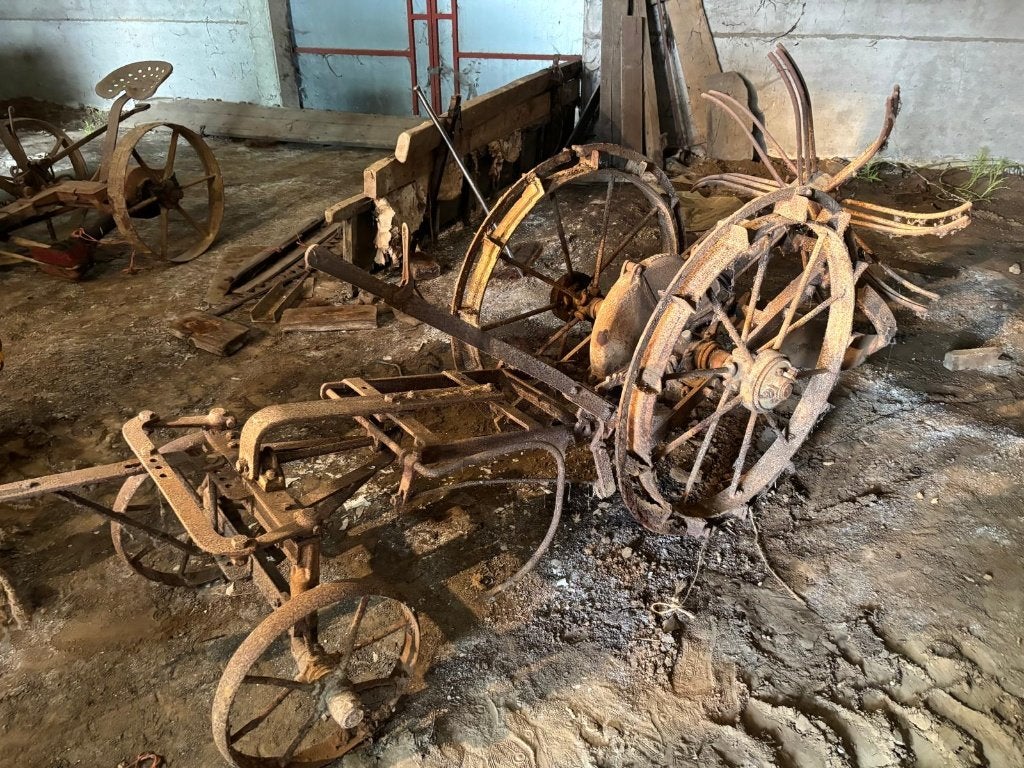 Verschillende antieke landbouwMachines, Ophalen, Akkerbouw, Oogstmachine