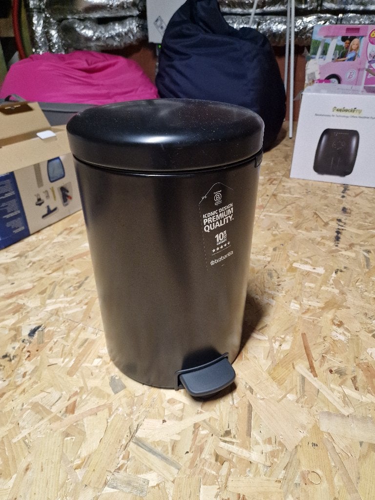 Brabantia NewIcon Vuilbak - 20 liter - Matt Black, Ophalen, 50 – 75, Met pedaal, Metaal