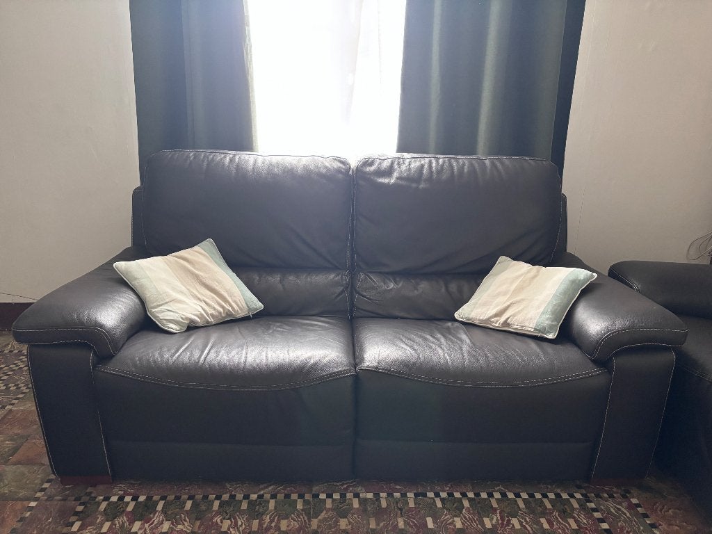 Salon avec deux canapés en cuir brun foncé, un avec relax, Maison & Meubles, Enlèvement, Comme neuf, Cuir, Moderne