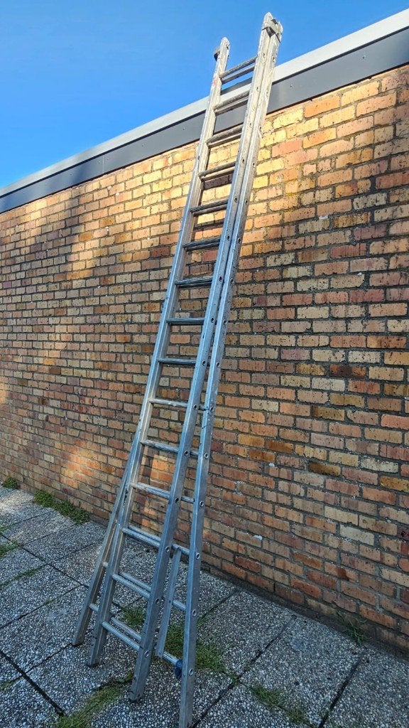 Échelle 2x3,5m (15 échelons), Enlèvement, Utilisé, Échelle, 4 mètres ou plus