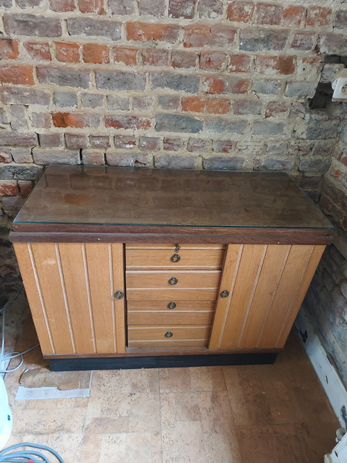 Armoire avec plaque de verre, 25 à 50 cm, 100 à 150 cm, Enlèvement, Utilisé