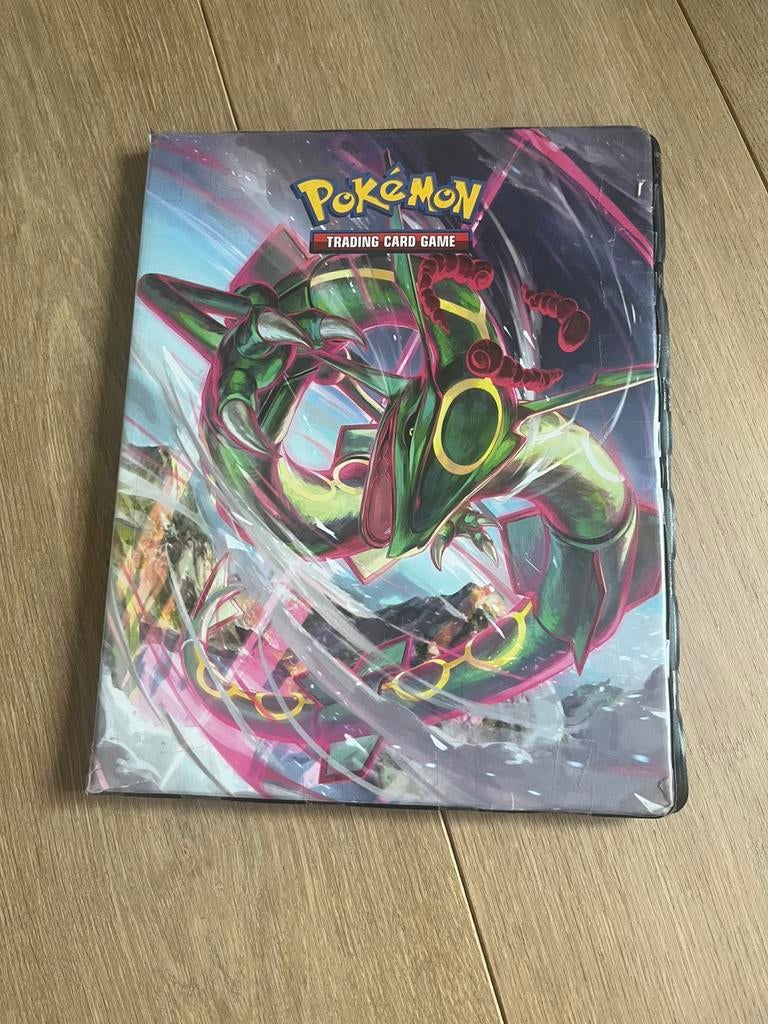 Boek + 84 rare cards, Hobby en Vrije tijd, Verzamelkaartspellen | Pokémon, Ophalen of Verzenden, Zo goed als nieuw