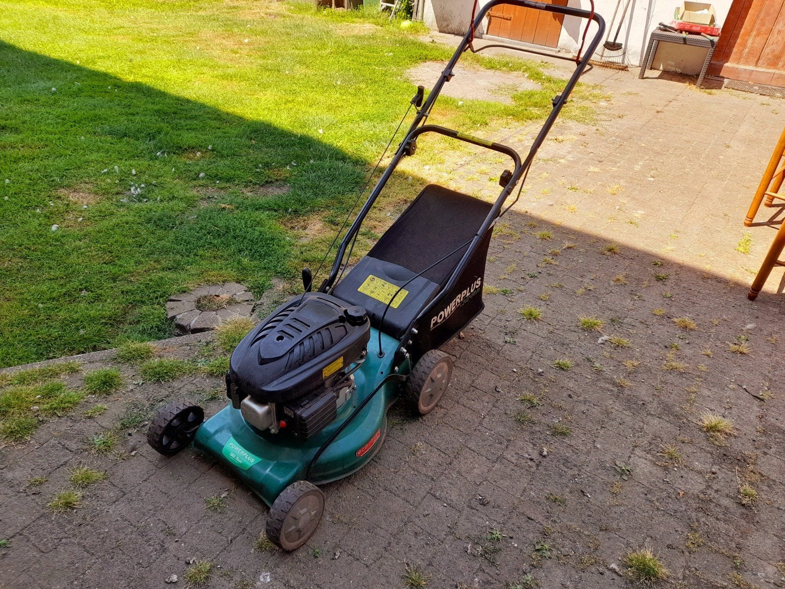 grasmaaier benzine zelftrekker in zeer goed staat werkt perf, Tuin en Terras, Grasmaaiers, Ophalen of Verzenden