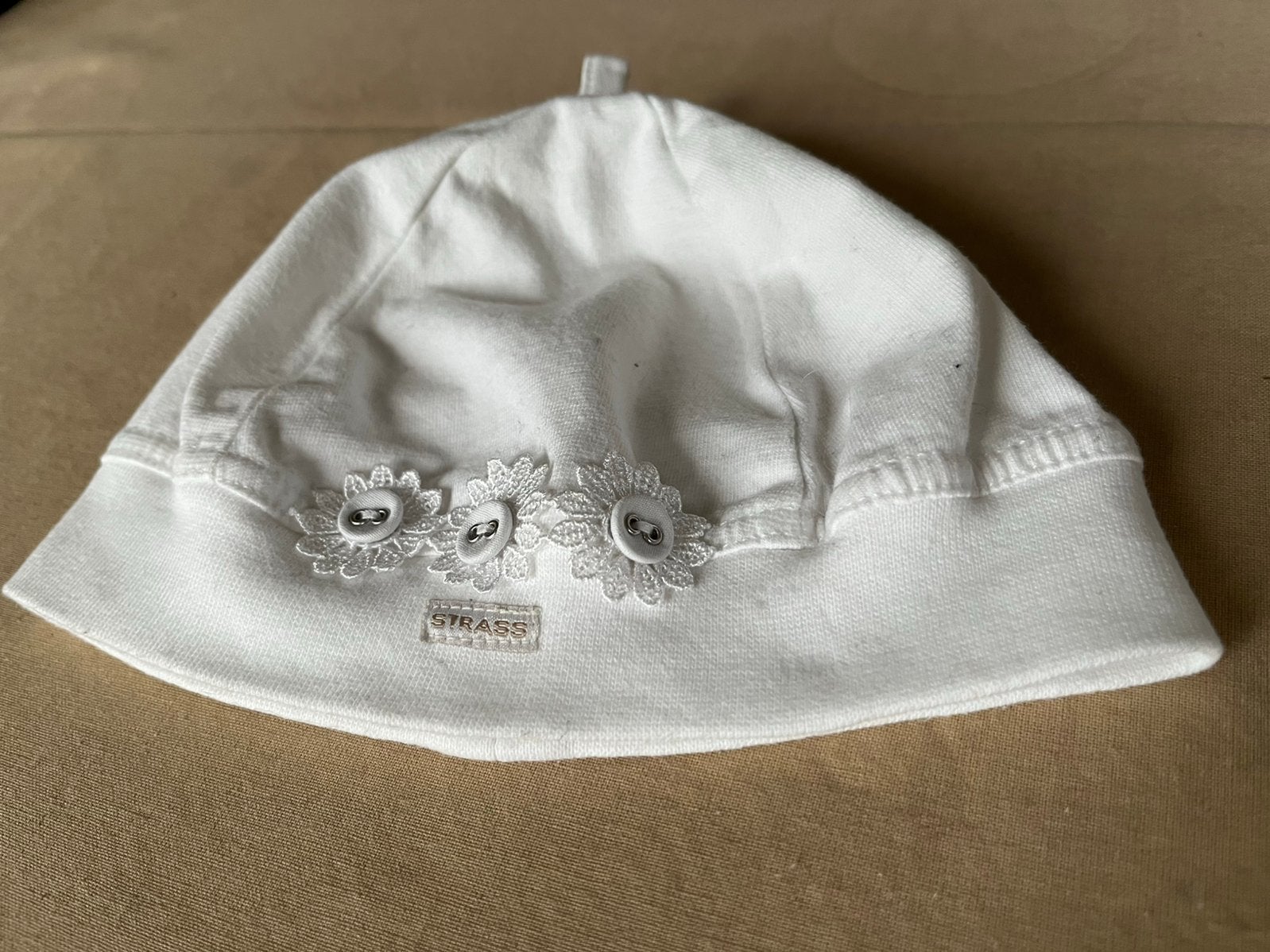 Witte babymuts, maat 2, merk Strass, 6-12 maanden, Enfants & Bébés, Vêtements de bébé | Casquettes & Chapeaux, Enlèvement ou Envoi