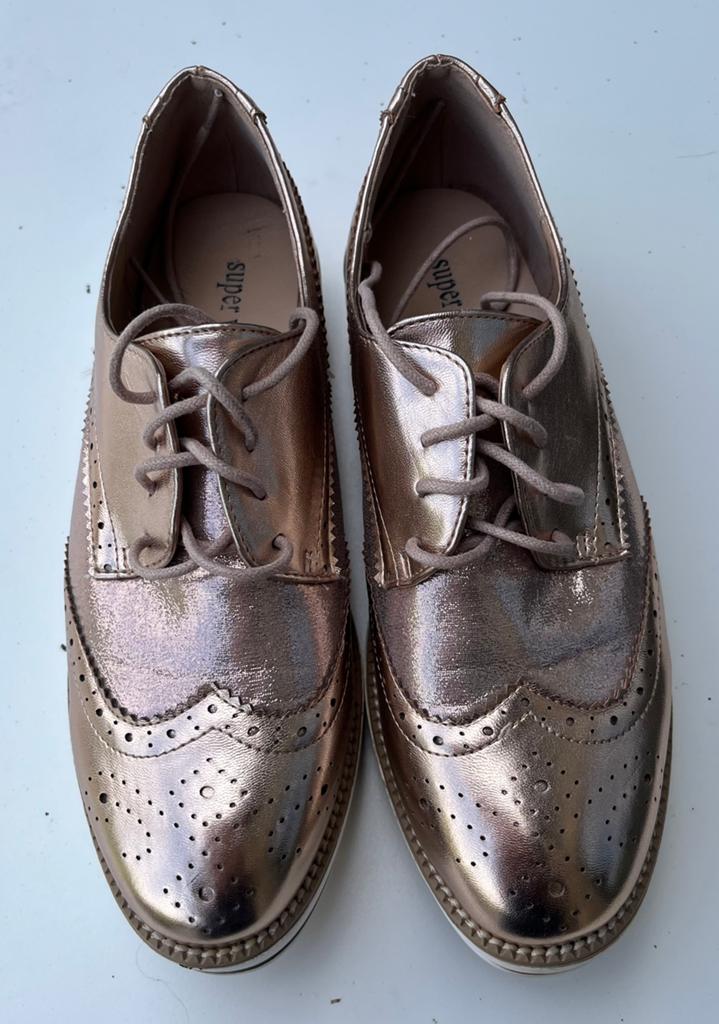 Damesschoenen goudkleurig maat 38, Ophalen of Verzenden, Zo goed als nieuw, Overige kleuren