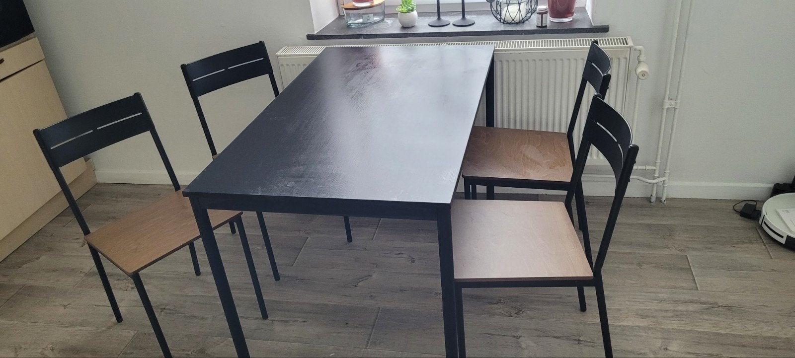 tale cuisine + 4 chaises, Enlèvement, Noir