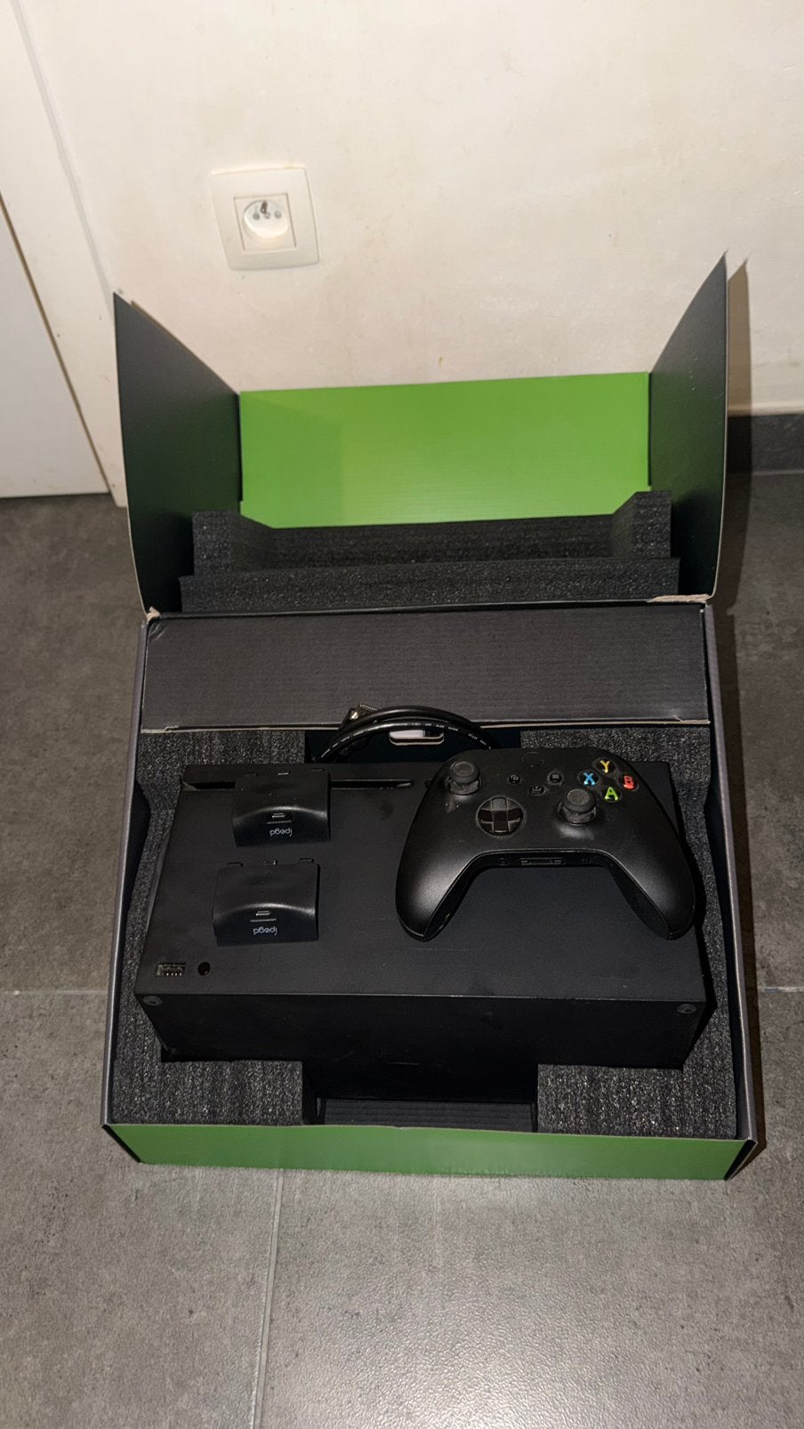 Xbox Series X 1 To, manette d'origine + 2 batteries, Enlèvement, Comme neuf, Xbox Series X
