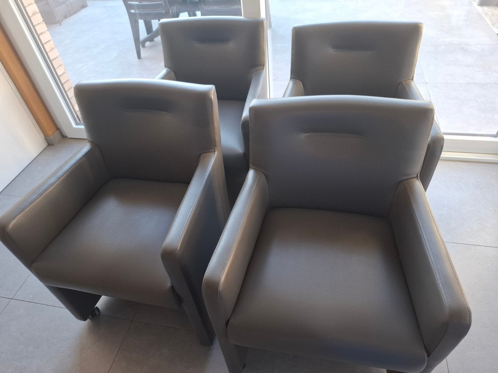 4 stoelen met wielen, Huis en Inrichting, Ophalen, Gebruikt, Grijs, Vier