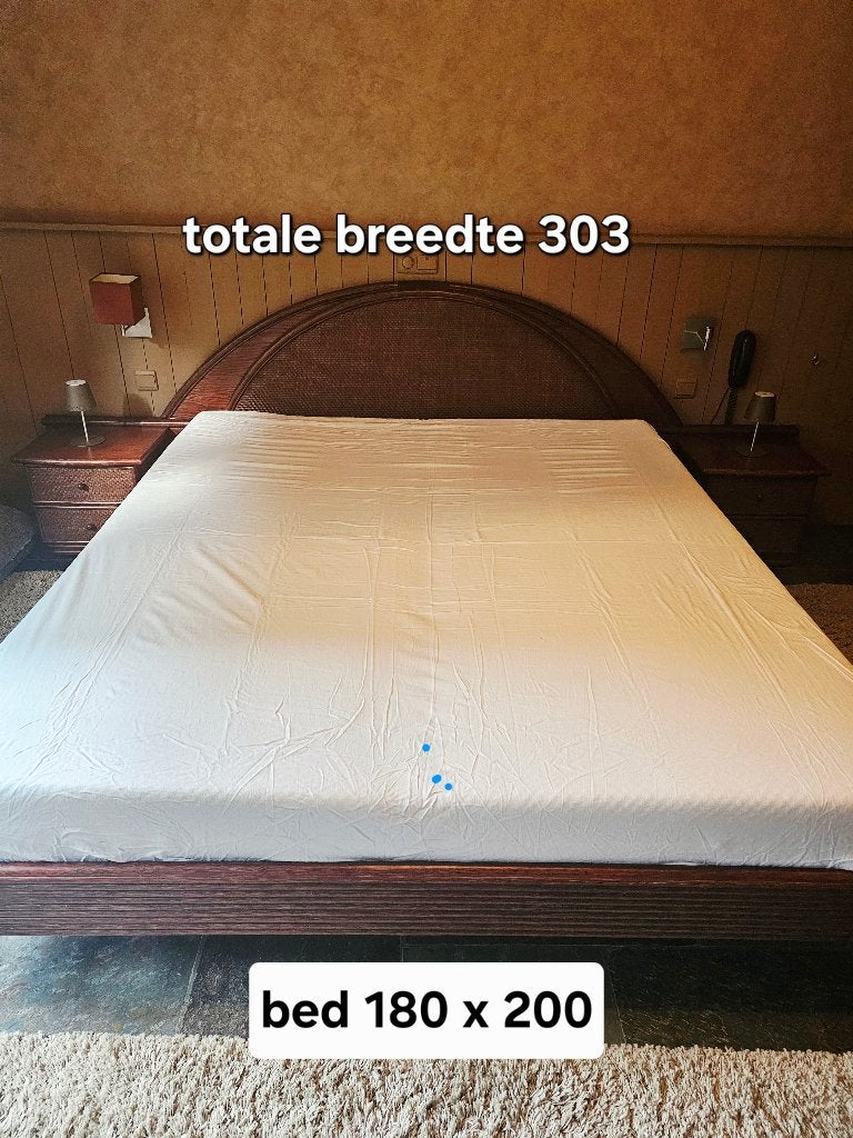 Bed en 2 nachtkastjes in rotan, Ophalen, Zo goed als nieuw, 180 cm, 200 cm