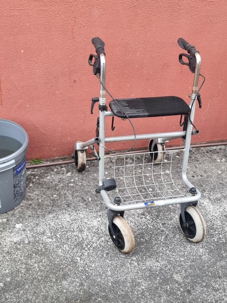Chariot pour personne a mobilité réduite, Enlèvement