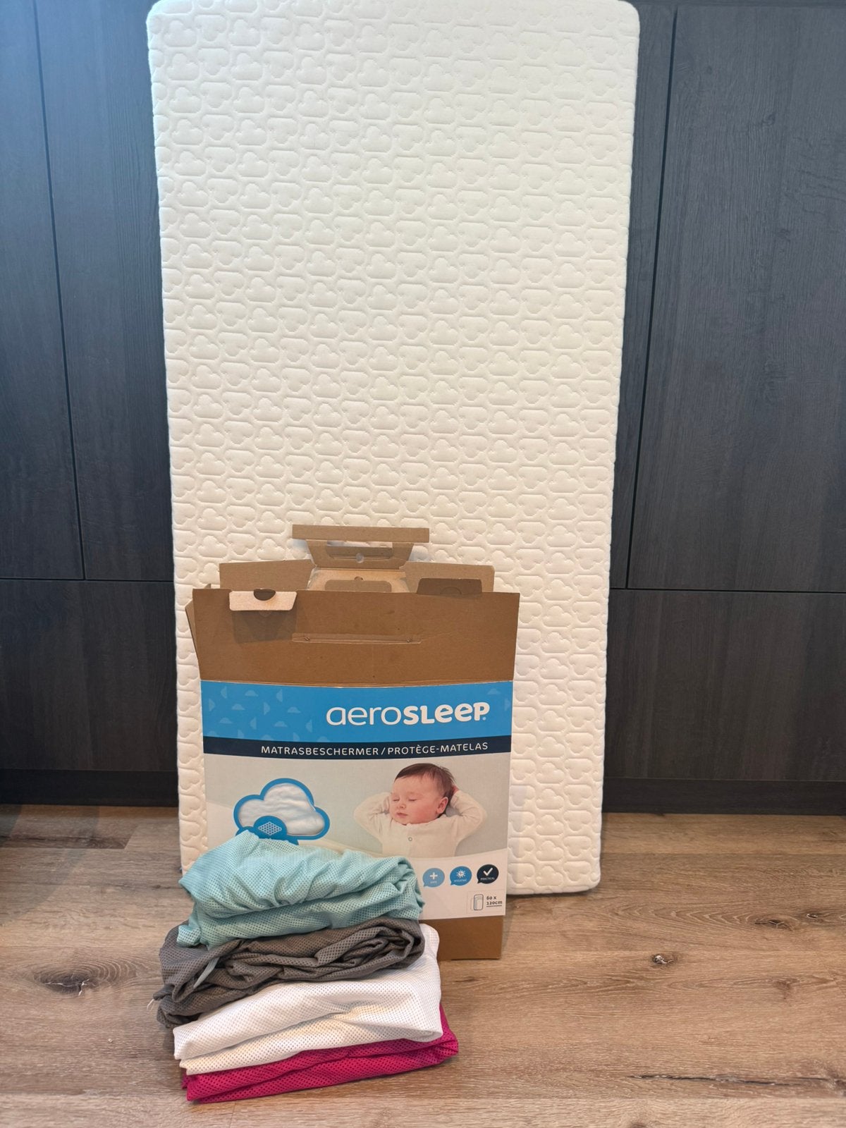 Aerosleep matras + matrasbeschermer + hoeslakens, Enlèvement, Utilisé