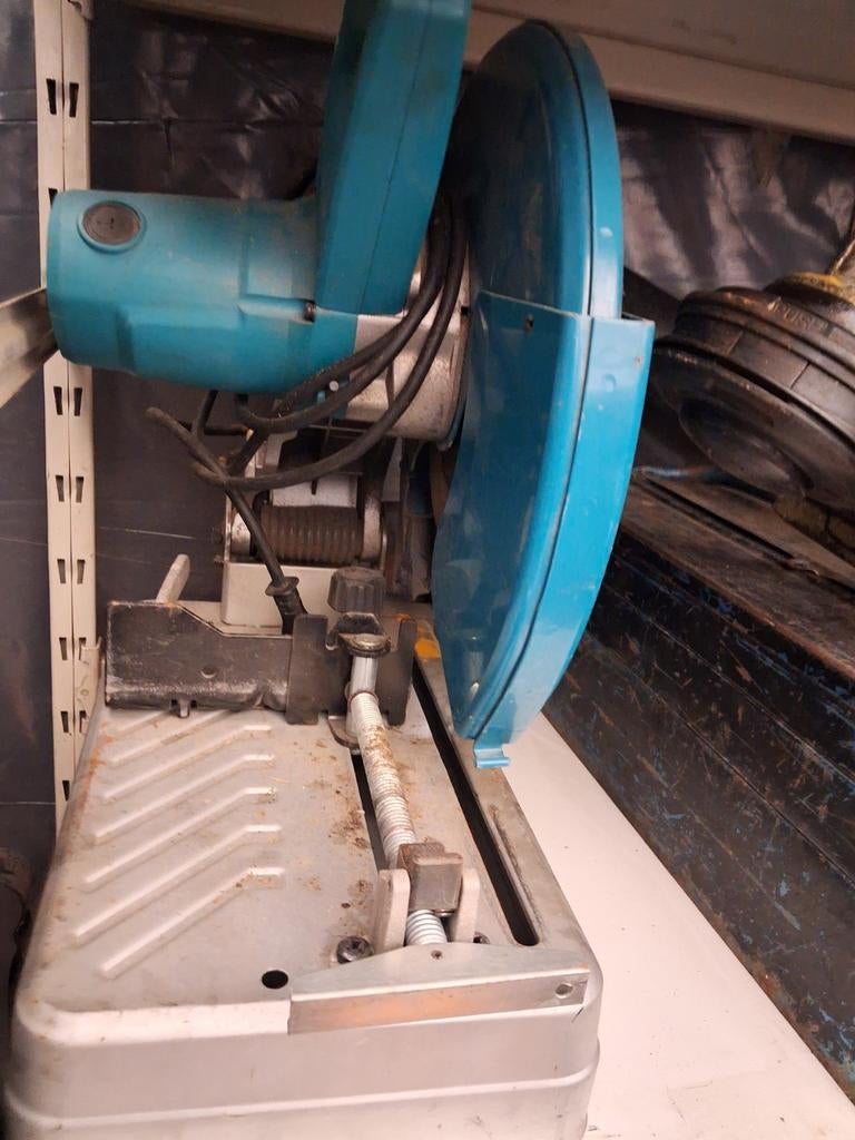 Makita snijmachine, Enlèvement
