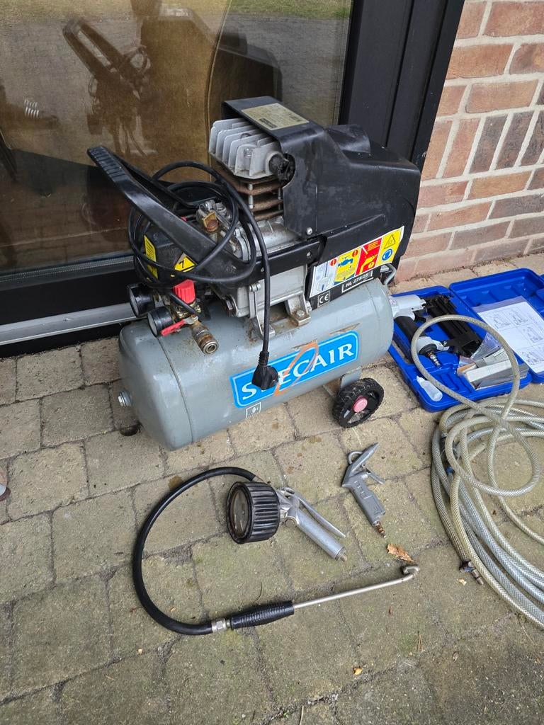Compressor met toebehoren, Doe-het-zelf en Bouw, Ophalen