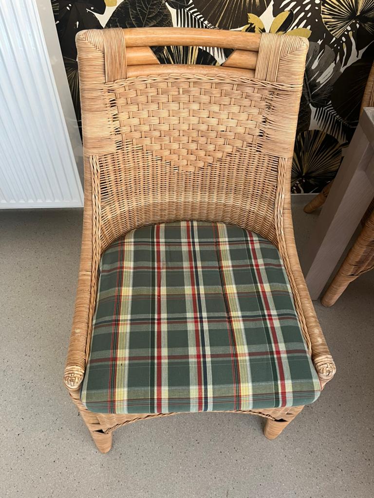 Zes rotan rieten stoelen en een houten tafel, Huis en Inrichting, Tafels | Eettafels, Ophalen, Gebruikt, Overige materialen, 50 tot 100 cm