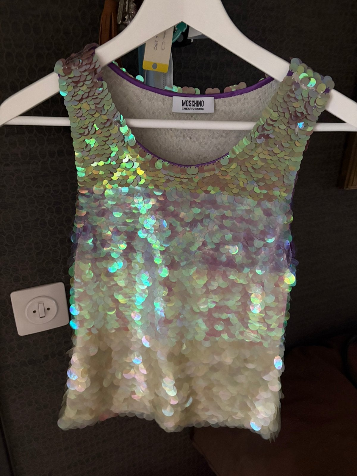 Moschino mt 38 pailletten top, Vêtements | Femmes, Enlèvement, Comme neuf, Multicolore