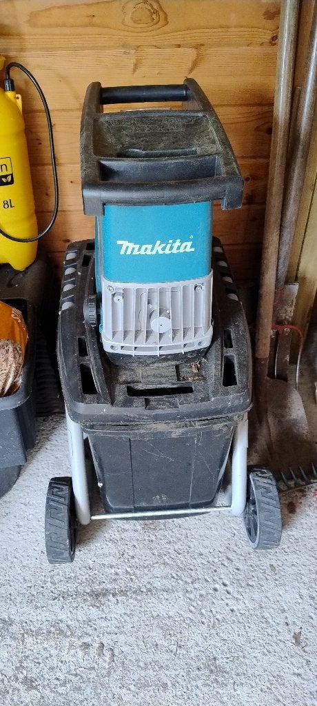 Makita UD2500 Hakselaar - 2500W, Tuin en Terras, Hakselaars, Ophalen, Gebruikt, Makkita, Met opvangbak