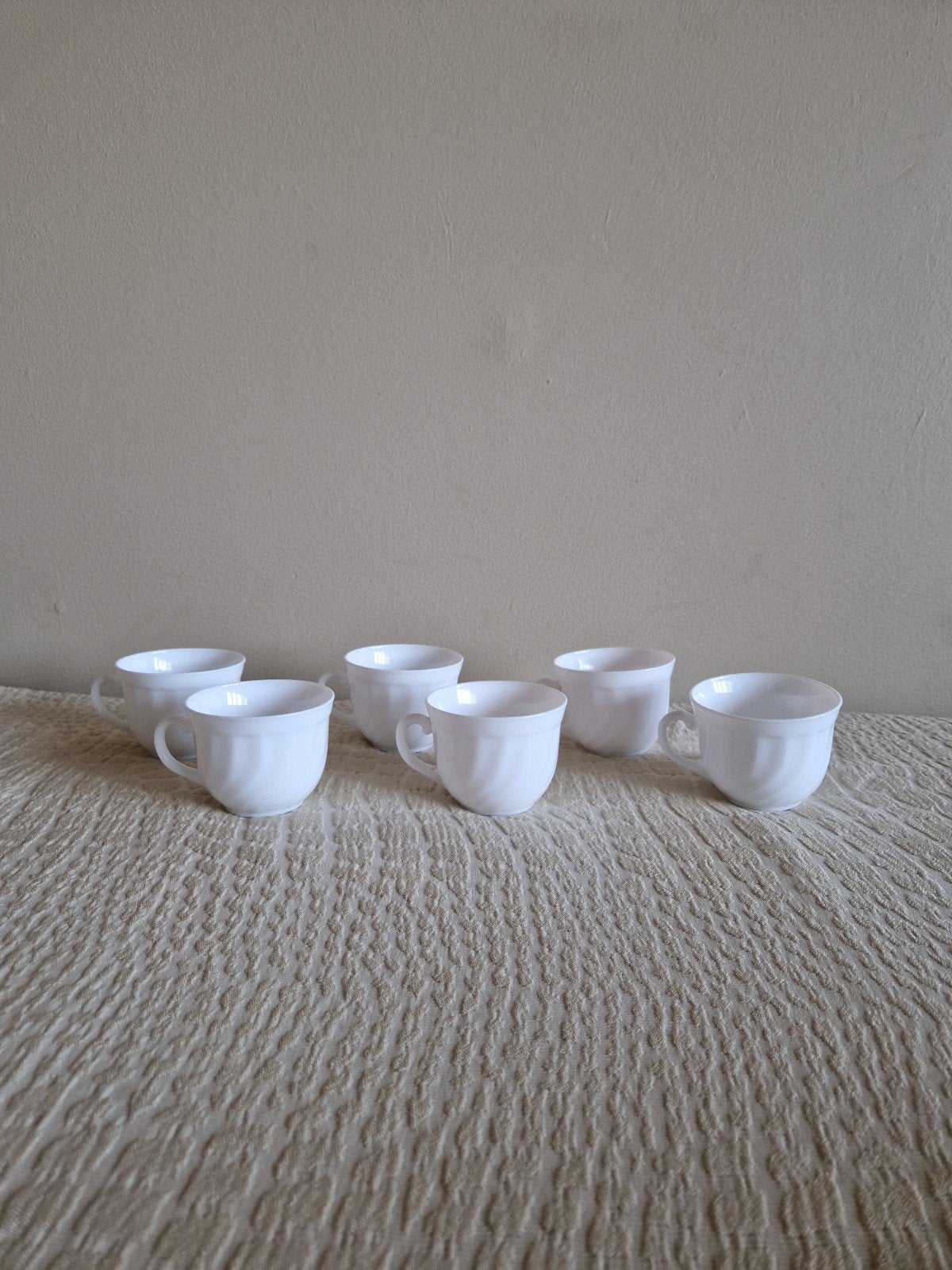 6 tasses Arcopal 
couleur blanc, Antiquités & Art, Antiquités | Services (vaisselle) pièces