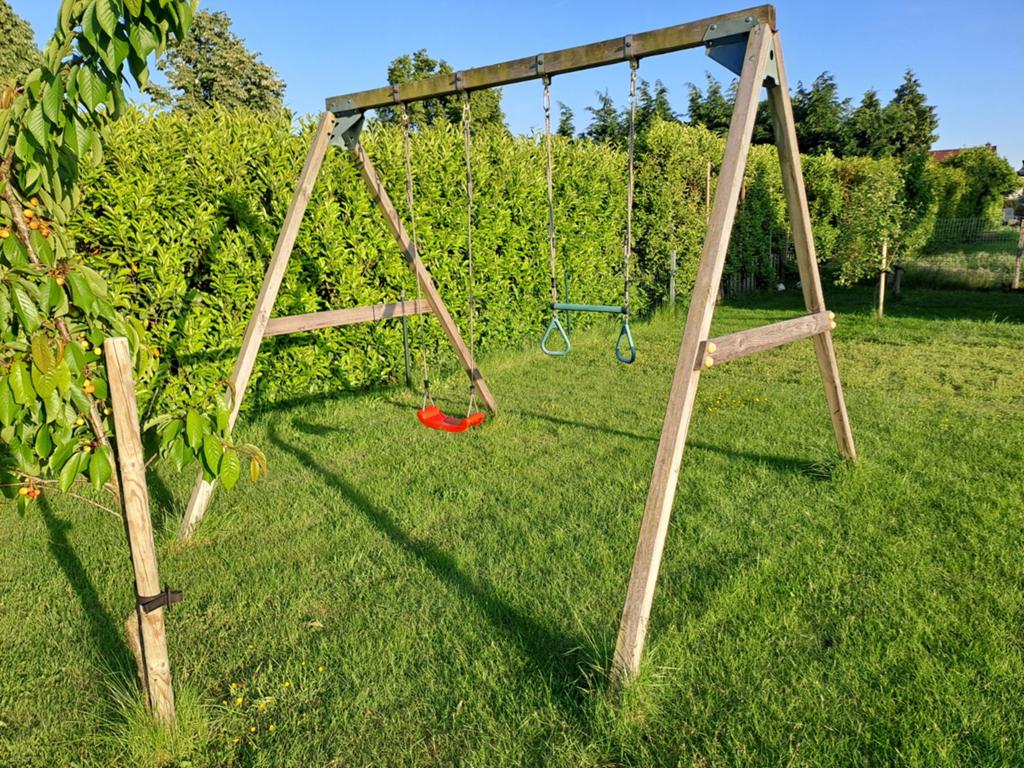 Houten schommel met extra attributen, Kinderen en Baby's, Speelgoed | Buiten | Speeltoestellen, Schommel, Ophalen