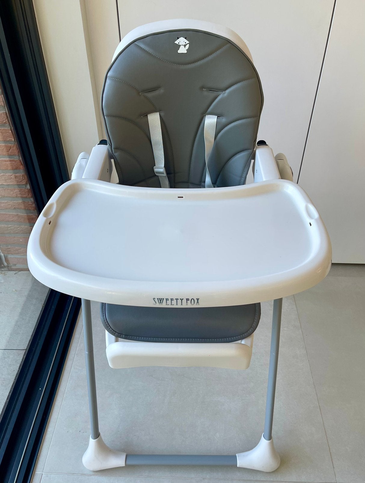 Chaise haute bébé Sweety Fox ultra compacte grise, Enlèvement, Utilisé, Plateau amovible