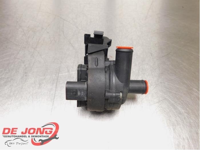 Pompe à eau supplémentaire d'un Mercedes CLA, 3 mois de garantie, Utilisé, -, -