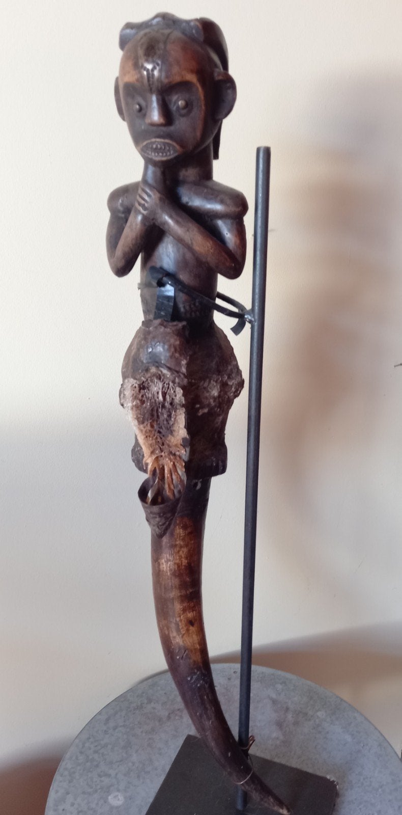 Afrikaans BAKONGO beeld met staander uit Congo, Enlèvement