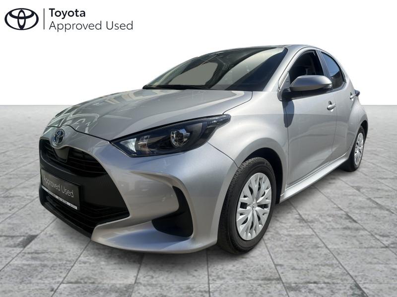 Toyota Yaris DYNAMIC + NAVI, Argent ou Gris, Achat, Euro 6, Noir