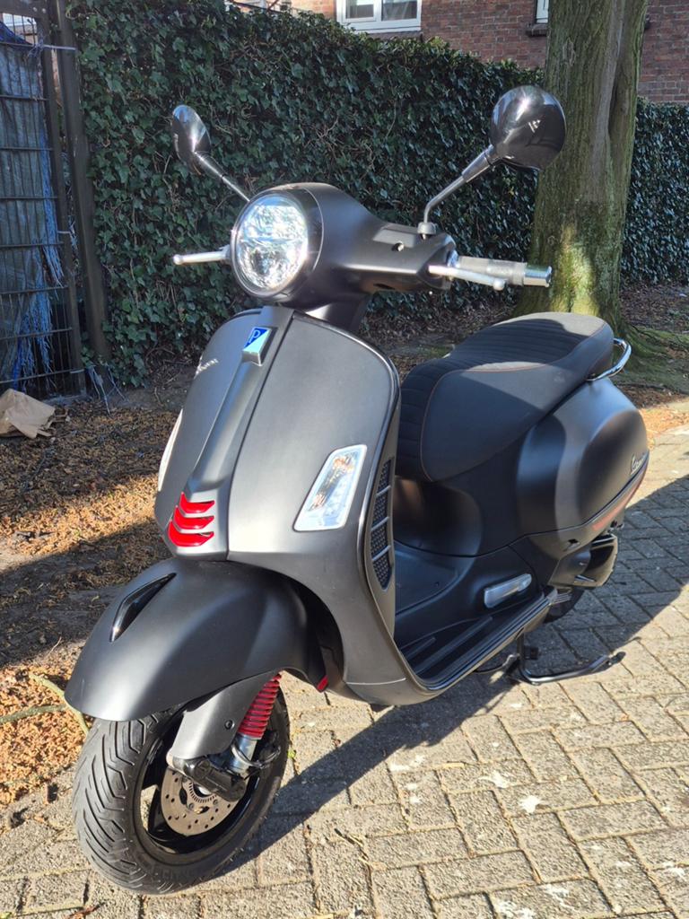 Vespa Gts300ie Hpe Bj 2020, Motoren, 300 cc, Gebruikt, Particulier, Automaat