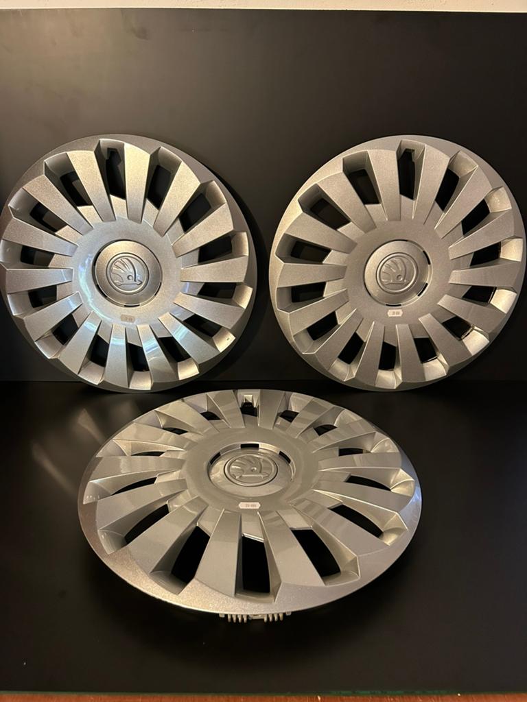 3 originele Skoda octavia roomster superb 16" wieldoppen, Auto diversen, Wieldoppen, Ophalen of Verzenden, Zo goed als nieuw