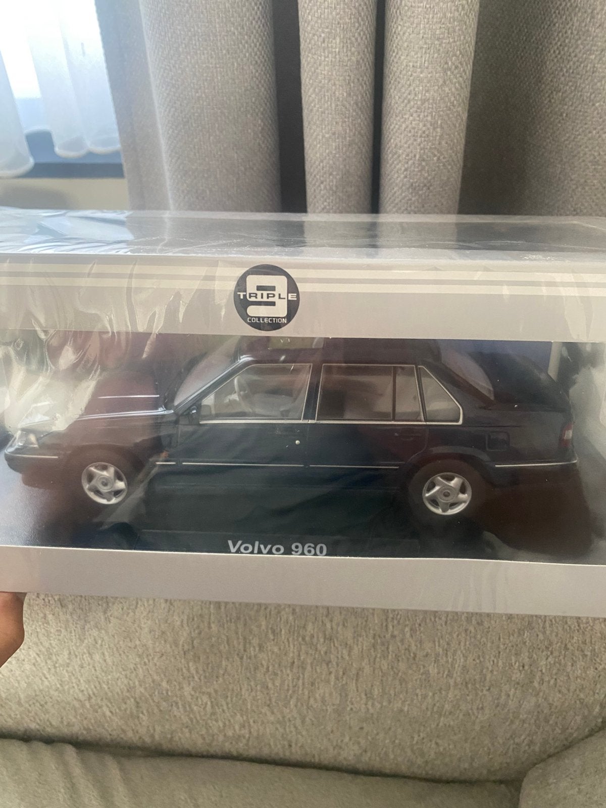 Volvo 960 1996 triple 9 1:18, Ophalen of Verzenden, Zo goed als nieuw