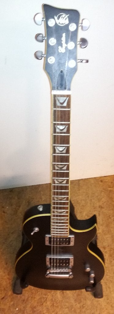 VIG Eruption + koffer, Musique & Instruments, Instruments à corde | Guitares | Électriques, Enlèvement, Comme neuf, Solid body