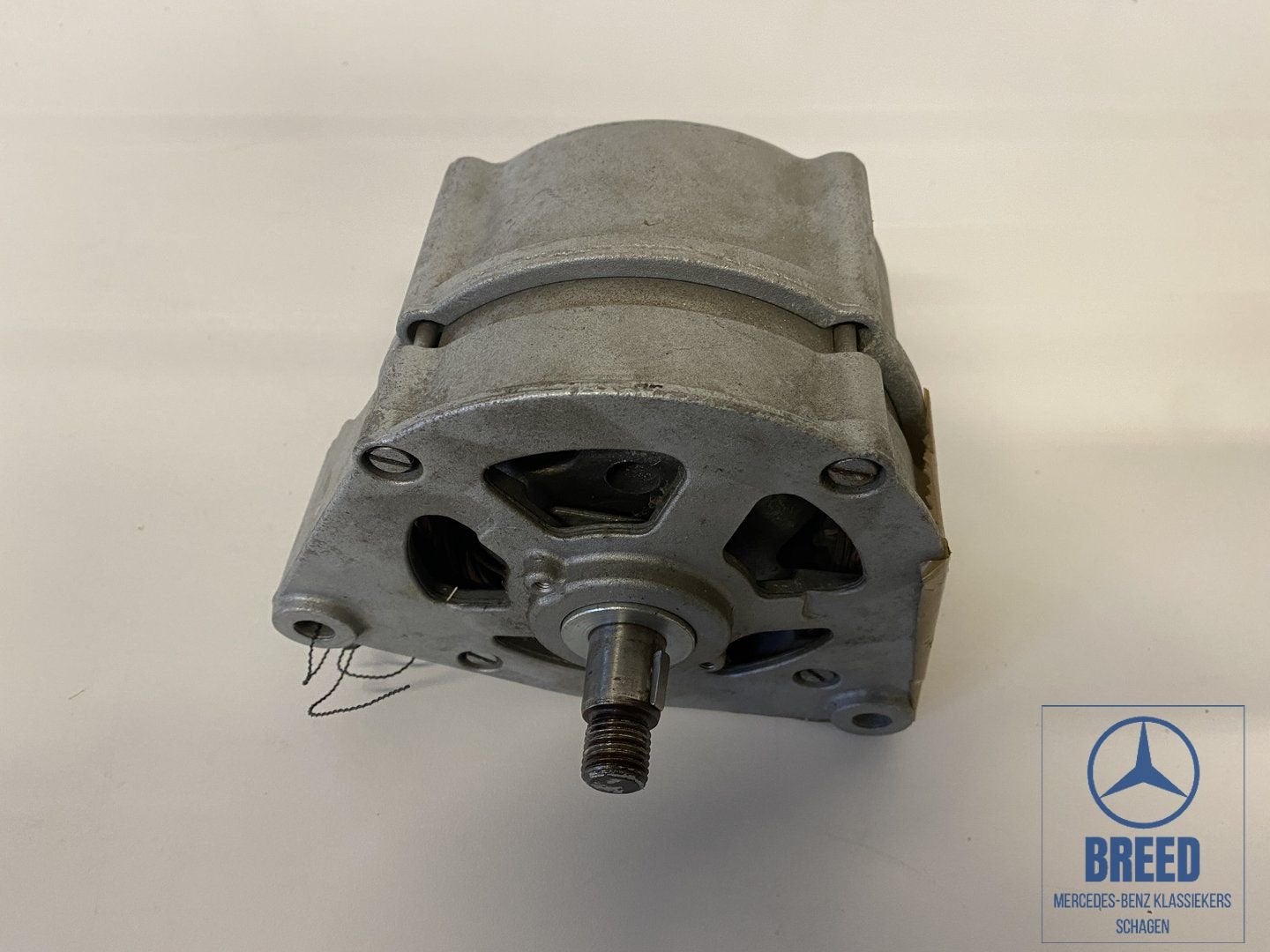 NOS Dynamo Bosch 35A 14V voor Mercedes-Benz R107 W115 W116 W, Neuf, -, -, Enlèvement ou Envoi