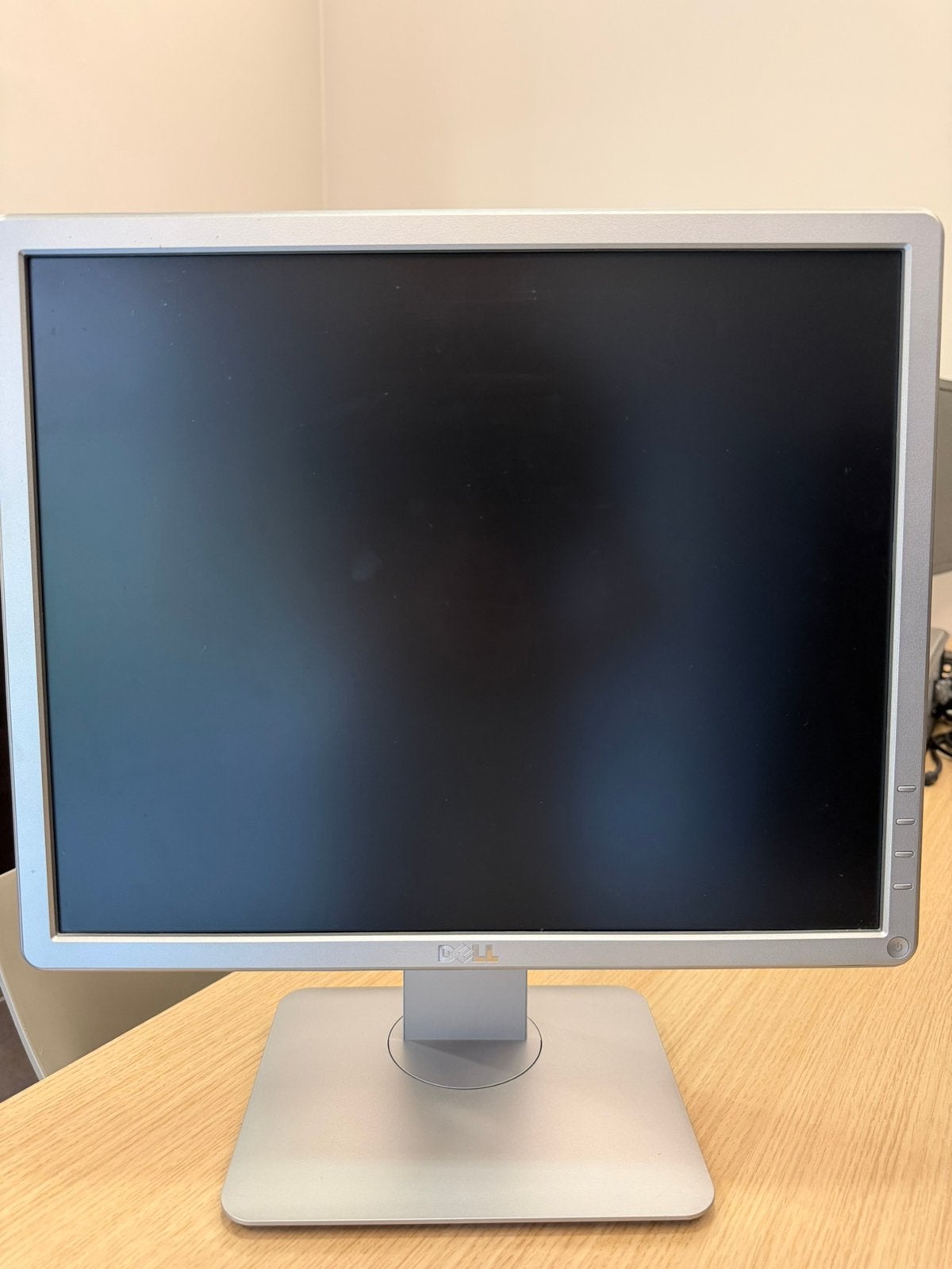 Dell UltraSharp 1905FP 19” computerscherm – VGA/DVI/USB, Computers en Software, Ophalen, Gebruikt, In hoogte verstelbaar, Overige typen