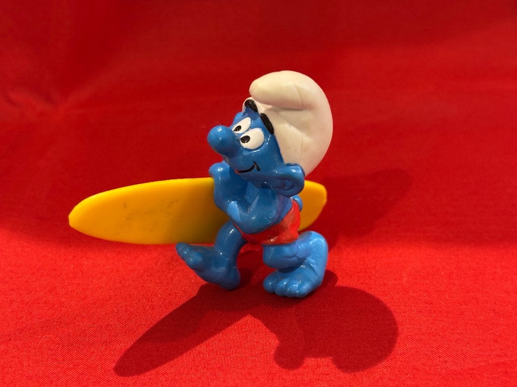 Surfsmurf smurf met surfplank. Hoogte 5,5 cm. Peyo 1991, Collections, Schtroumpfs, Enlèvement ou Envoi, Utilisé, Autres Schtroumpfs